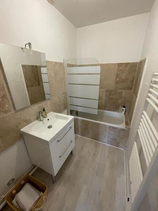 Appartement Avec Terrasse, Parking Gratuit Périgueux Eksteriør billede